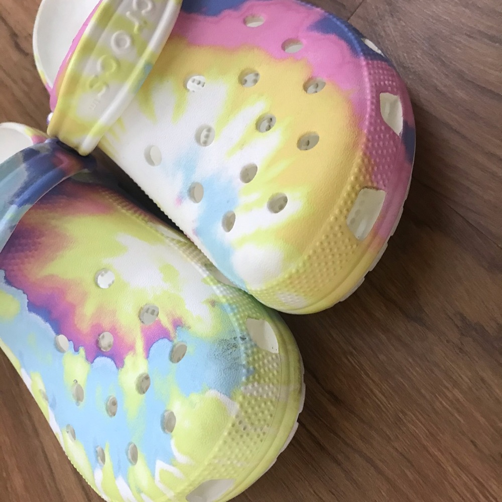 rainbow crocs